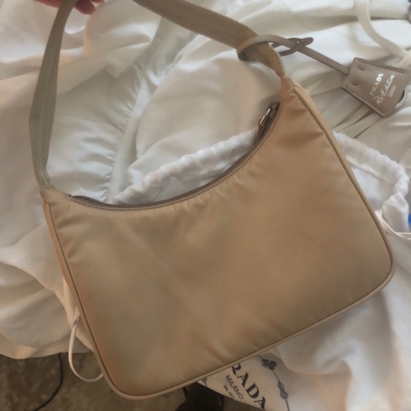 Prada re edition 2000 in cameo beige - Picture 5 of 13